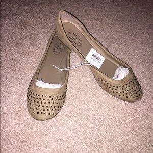 New American Eagle Outfitters nude flats size 6